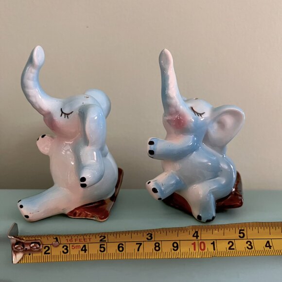 Vintage Blue Elephants Salt & Pepper - Picture 9 of 10